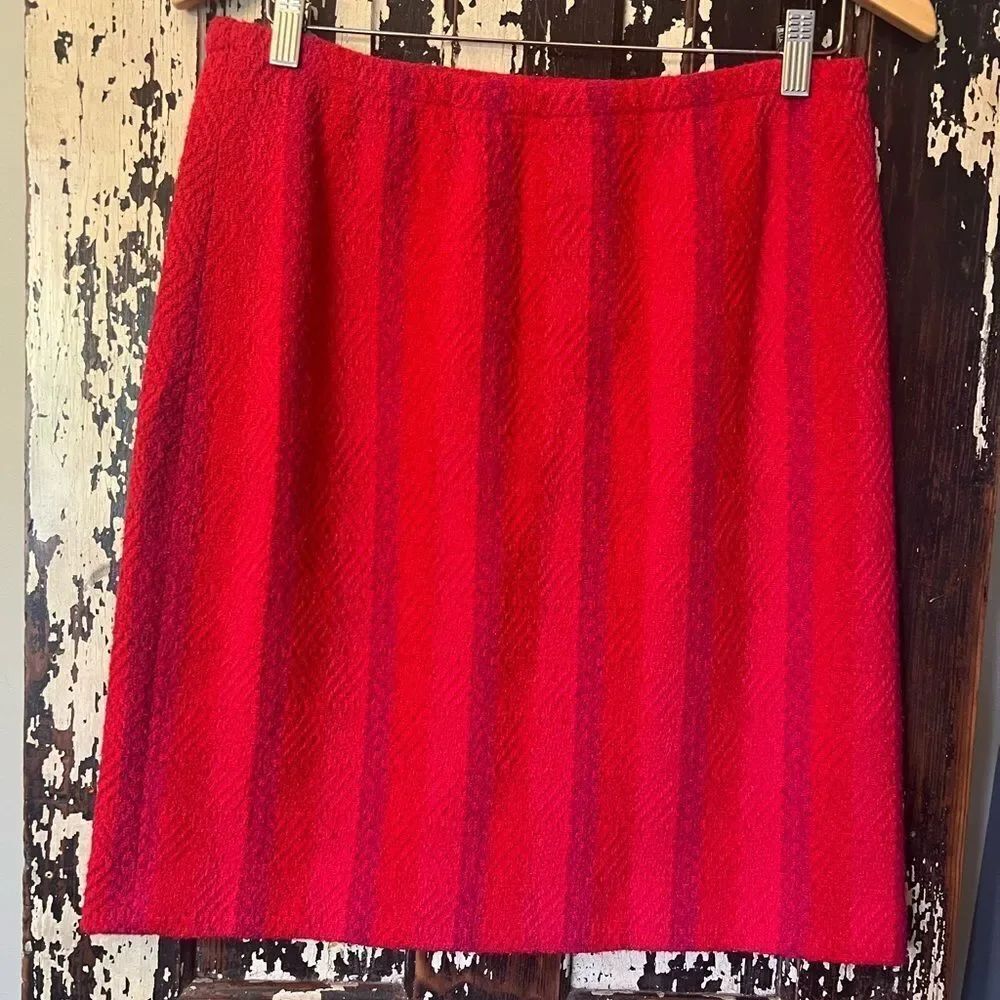 Elegant Red and Purple Women's Skirt. Tweed inspired. Women’s size XL.